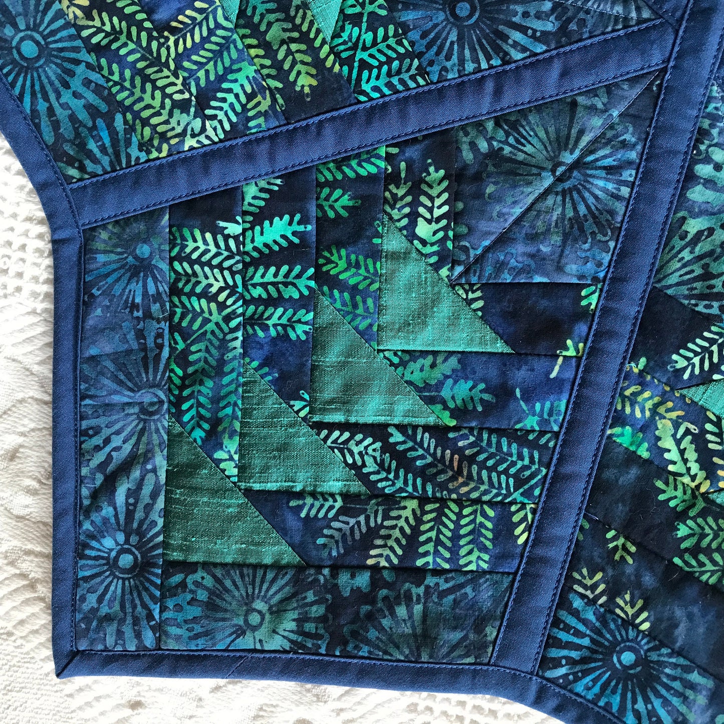 Quilt-as-you-go table topper pattern. Digital download/pdf file.